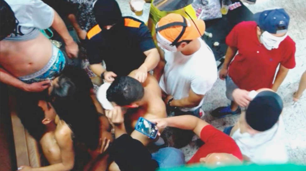 E a orgia de Carnaval rolou solta no salão do Carnaval da Brasileirinhas