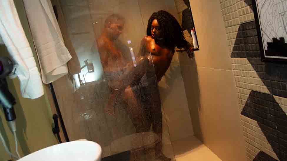 Alicia Ribeiro dando gostoso na hora do seu banho sensual