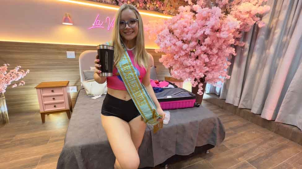 A atriz Lizzy Sweet dá seu depoimento de como foi seu dia na Casa.