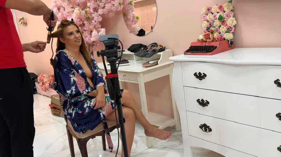 Segundo bastidor de Patrícia Kimberly mostra seu preparo para gravar.