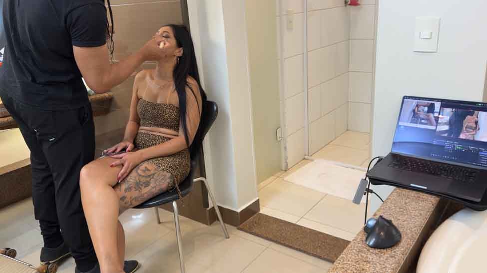 Cris Souza nos bastidores da Casa das Brasileirinhas.