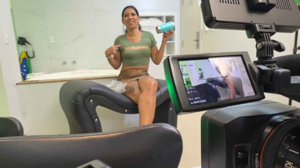 Cris Souza dá seu depoimento para os assinantes da Casa.