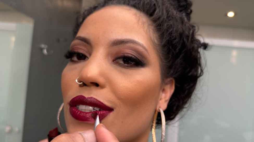 Terceiro bastidor de Nara Rabech ela tira toda a roupa para vocês.