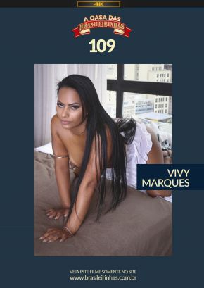 Vivy Marques está acompanhada de dois para uma tarde de prazer.