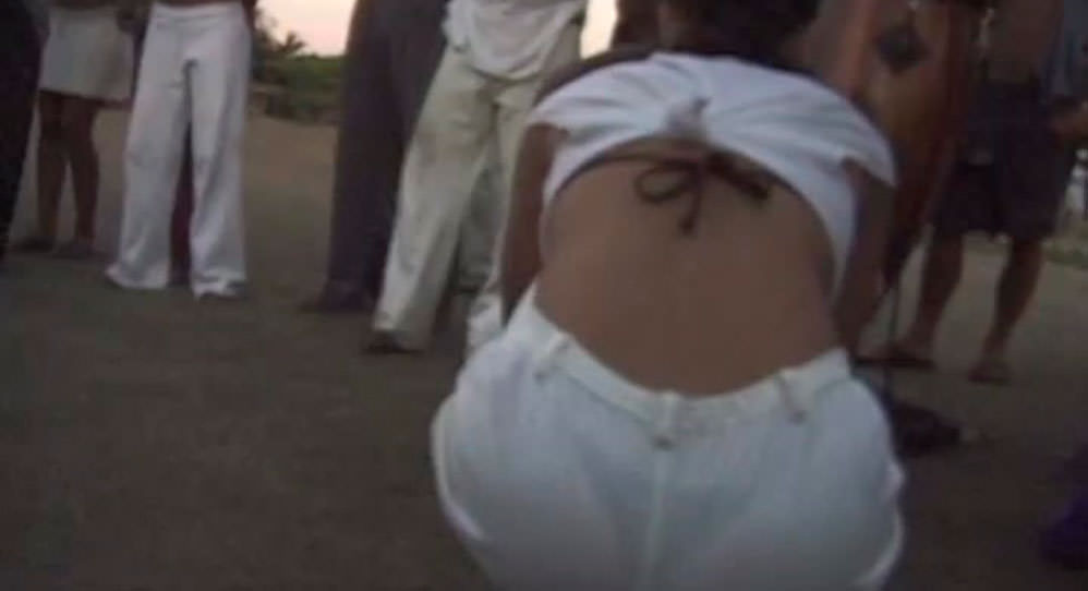 Veja Homens E Mulheres Gingando Capoeira No Carnaval - Carnaval Em Porto Seguro