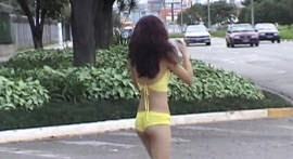 Brunette gives hot pussy in the street