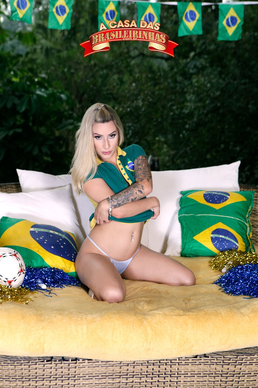 loira-brasileira-com-camiseta-do-Brasil.jpgJenifer Lol